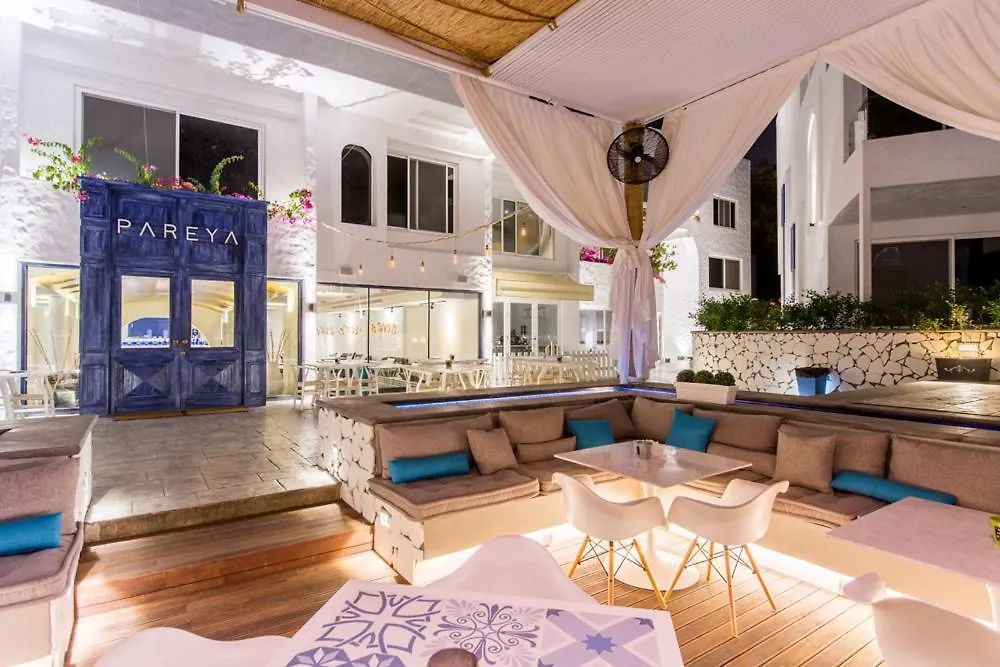 Oia Beach Resort Jeddah / Family Only